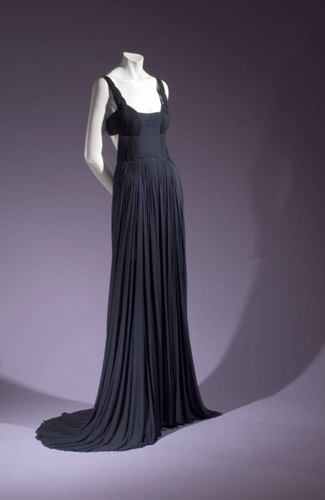 The 25 Most Iconic Fashion Ensembles in the History of the Museum at F.I.T. Navy silk. 1941. Jersey Evening Dress, Vampire Dress, Madame Gres, Madeleine Vionnet, Historic Fashion, Fashion Institute, Vintage Couture, Fashion Now, Live Fashion