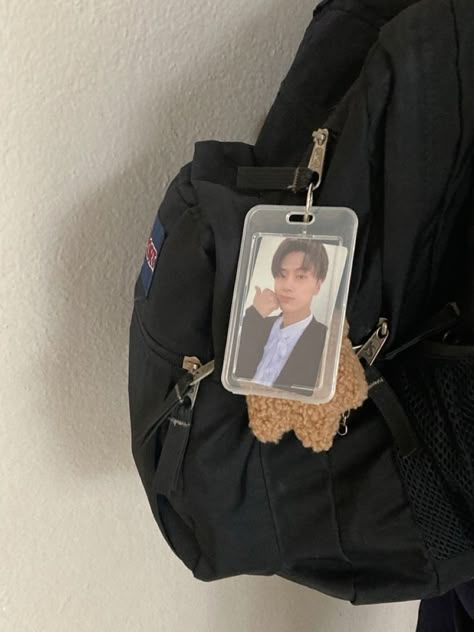 Kpop Collection Aesthetic Room, Girl Korean Aesthetic, Vsco Mirror, Engene Aesthetic, Mochila Kpop, Aesthetic Asian, Summer Vsco, Model Selfie, School Bag Essentials