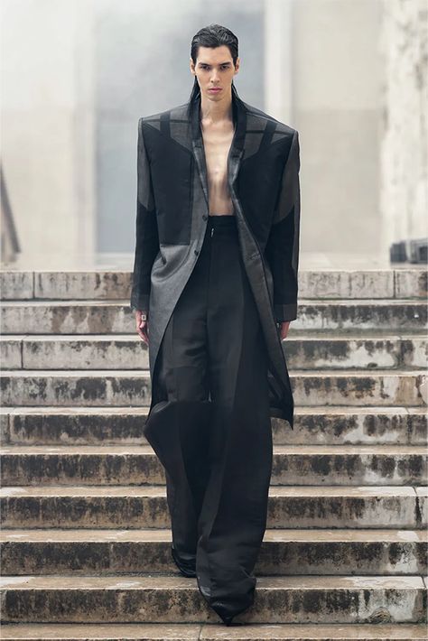 Avant Garde Fashion Male, Rick Owens Outfit Men, Rick Owens Runway, Lord Of Darkness, Rick Owens Outfit, Rick Owens Fashion, Backyard Gardens, Japanese Fashion Designers, 2024 Menswear