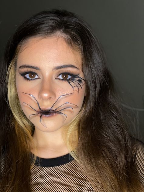 Halloween makeup with an illusion of a spider coming out of the mouth combined with a black smoky eye and a liner forming a spider web Spider Mouth Makeup, Spider Coming Out Of Mouth, Spider Web Liner, Spider In Mouth, Spider Liner, Spider Mouth, Eye Face Painting, Spider Makeup, Halloween Makeup Inspo