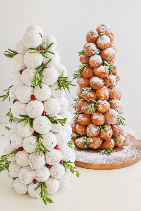 Christmas Decorative Food Ideas, Powdered Donut Tree, Munchkin Donut Tree, Mini Donut Christmas Tree, Christmas Theme Breakfast Kids, Christmas Hoursdevours, Christmas Tree Breakfast Ideas, Christmas Appetizer Tray, Christmas Shower Food