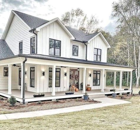 Modern Farmhouse With Breezeway, Farmhouse Style Home Exterior, Country White House, Big White House Farmhouse, Barndominum Homes, House Design Farmhouse, Barn Dominium Houses, Classic Farmhouse Exterior, Ranch Houses