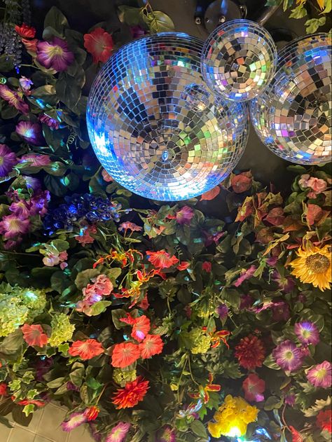 Disco ball Garden Disco, Disco Party Decor, 80s Disco, Debutante Ball, Flower Dance, Wet Spot, Ball Party, Night Fever, Branding Ideas