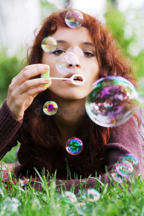 Blowing Bubbles Photography, Woman Blowing Bubbles, Bubbles Photography, Blow Bubbles, Bubble Pictures, Bubble Balloons, Blowing Bubbles, Photos Tumblr, Soap Bubbles