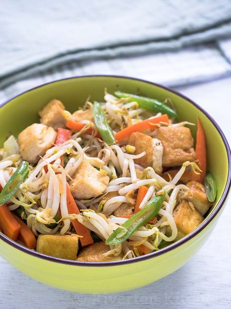 Ginisang Togue, Bean Sprouts Recipe, Recipe With Carrots, Bean Sprout Recipes, Asian Seasoning, Vegetable Spring Rolls, Flavorful Vegetables, Tofu Stir Fry, Pork Buns