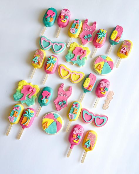 🏝️Malibu Barbie Cookies and Cakesicles for River👙 #malibu#malibubarbie#barbie#barbietreats#barbiecookies#barbiecakesicles#malibubarbiecookies#malibubarbiecakesicles#cookoes#cookiesofig#cakesicles#cakepop#lasvegas#lasvegastreatmaker#desserttable Malibu Barbie Birthday Party, Pool Cupcakes, Barbie Pool Party, Barbie Summer, Barbie Birthday Party, Barbie Theme, Barbie Cake, Malibu Barbie, Barbie Birthday