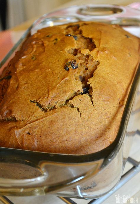 Pumpkin Raisin Bread to Tempt Your Taste Buds - Oh My! Sugar High Pumpkin Raisin Bread Recipe, Pumpkin Raisin Bread, Healthy Pumpkin Bread, Raisin Bread, Pumpkin Oatmeal, Oatmeal Raisin, Healthy Pumpkin, Bundt Cakes, Pumpkin Bread