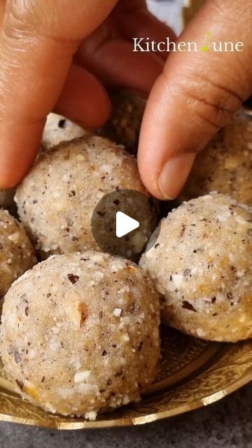 How To Make Coconut Ladoo, Sweet Dishes Desserts Indian, Indian Mithai, Coconut Ladoo, Homemade Sweets, Sweet Dishes Recipes, Indian Cooking Recipes, Curry Dishes, Indian Desserts