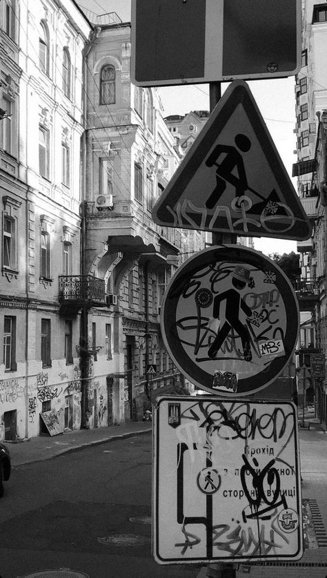 Hiphop Background, Black Hd Wallpaper, Street Aesthetic, Retro Wallpaper Iphone, Graffiti Wallpaper, Street Graffiti, Black And White Wallpaper, Retro Wallpaper, Black And White Aesthetic