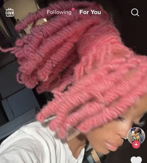 Pink Invisible Locs, Colorful Faux Locs, Pink Locs Black Women, Pink Soft Locs, Pink Faux Locs, Soft Locs Hairstyles Ideas, Soft Loc Hairstyles, Color Faux Locs, Hairstyles For Dreads