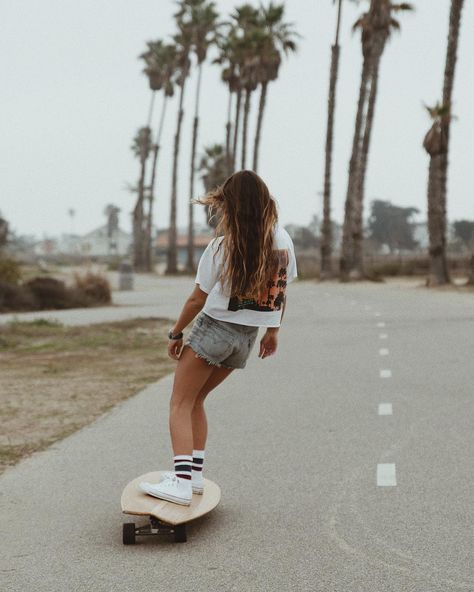 LOUISE  MAURISSET on Instagram: “moody california is still pretty mouth watering 🤤” Stile Ragazza Skater, Longboard Aesthetic, Skater Girl Aesthetic, Surfergirl Style, Alana Blanchard, Skateboard Photos, Skate Aesthetic, Skateboard Aesthetic, Skate Photos