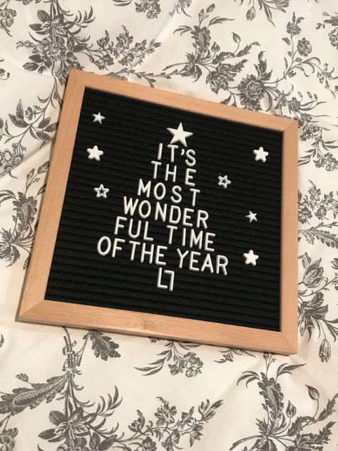 Letterboard Aesthetic, Letter Board Ideas Bedroom, Cute Christmas Letter Board Quotes, Holiday Letter Board Ideas, Winter Letterboard Quotes, Winter Letterboard, Christmas Letter Board Ideas, Letterboard Christmas, Christmas Letterboard