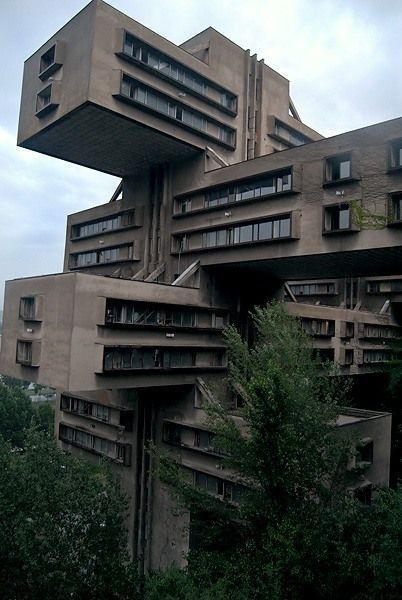 Brutalism Architecture, Brutalist Buildings, Brutalist Architecture, Zaha Hadid, Brutalism, City Buildings, Futuristic Architecture, City Aesthetic, Architecture Fashion