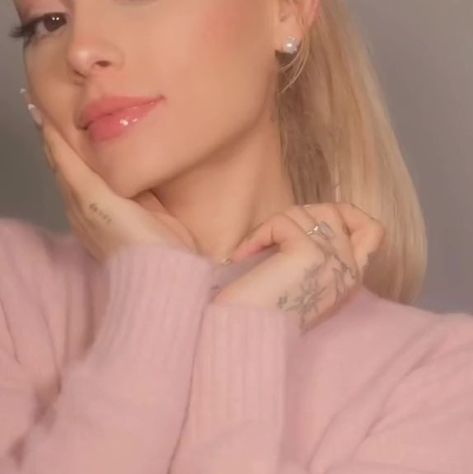 Ariana Grande Coquette, Ariana Pink, Pink Ariana Grande, Ariana Core, Ariana Grande Pink, Ariana Aesthetic, Grunge Pictures, R E M Beauty, Ariana Grande Cute