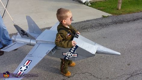 Plane Costume, Airplane Costume, Cardboard Airplane, Cardboard Boat, Pilot Costume, Disney Planes, Costume Works, Boy Diy, Homemade Costumes