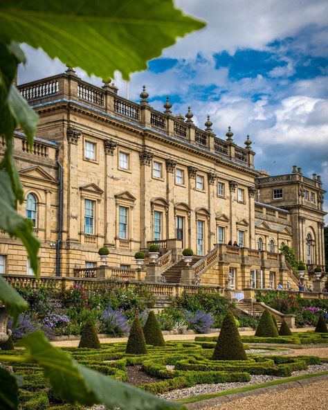 Heritage Travel Blog on Instagram: “A visit to the beautiful Harewood House today. Of all the Georgian period homes, this is my favourite. Not as large as the likes of Castle…” Regency Castle, Georgian England, English Estates, Vampire Castle, Georgian Manor, House Dr, Regency Wedding, Harewood House, Scottish House