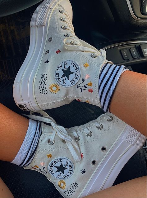 Aesthetic Converse, Cute Converse Shoes, Converse Aesthetic, Embroidered Converse, Cute Converse, Aesthetic Vogue, Converse Platform, Nike Shoes Girls, Shoes Aesthetic