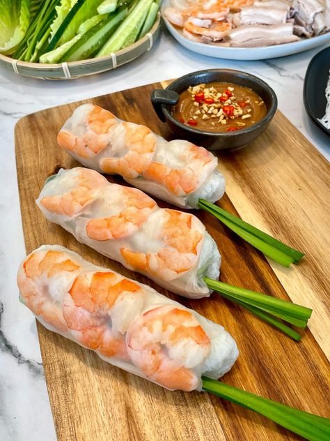 The Best Vietnamese Spring Rolls with Easy Peanut Sauce – The Savory Chopstick Vietnamese Salmon, Salmon Spring Rolls, Vietnamese Fresh Spring Rolls, Vietnamese Rice Paper Rolls, Vietnamese Shrimp, Easy Peanut Sauce, Shrimp Spring Rolls, Vietnamese Spring Rolls, Fresh Spring Rolls