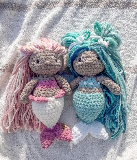 Side by side, the sweetest duo 💙🎀🧜‍♀️ Pattern Used: Mini Merbabies by @pomsandposies Yarn Used: @bernatyarn and @stitchsisterco mermaid hair #mermay #crochetaddict #classicheirloom #crochetlove #mermaidhair Mermaid Plush, Mermaid Hair, Side By Side, Mermaid, Yarn, Crochet, Hair, Pattern, Quick Saves