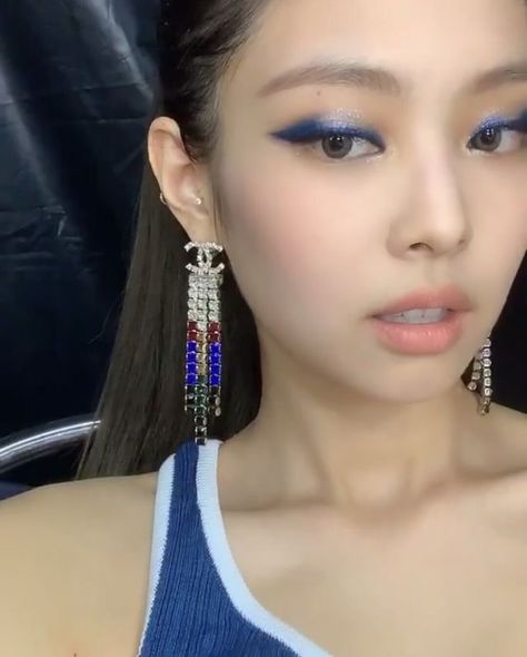 Blue Eye Makeup Asian Eyes, Asian Blue Eye Makeup, Blue Eyeshadow Looks Asian, Aesthetic Blue Eyeshadow, Blue Makeup Looks Asian, Blue Eyeshadow Korean, Blue Eye Makeup Asian, Blue Eyeshadow Asian Eyes, Navy Makeup Looks Simple