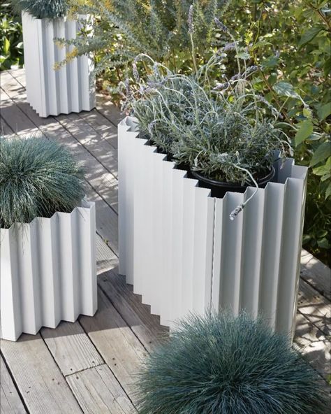 Design Within Reach on Instagram: “When it comes to plants, we say: the more, the merrier! Grow your plant family with the modular Tess Planter – its pleated panels let you…” Large Ceramic Planters, Paving Pattern, Concrete Plant Pots, Rectangle Planters, Storage Bins Organization, Spring In New York, Planter Design, Square Planters, Planter Pots Outdoor