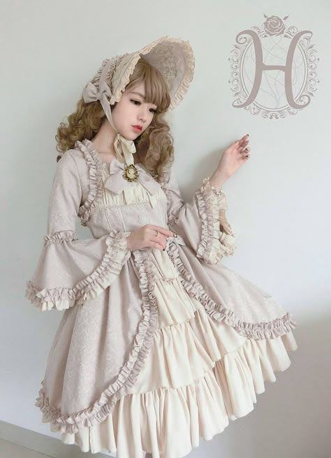 Op Dress, Classic Lolita, Old Fashion Dresses, Victorian Dolls, Doll Vintage, Hogwarts School, J Fashion, Grace Kelly, Harajuku Fashion