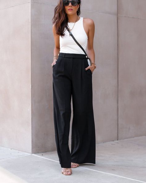 20 Outfit Ideas to Wear This Spring — Lucy's whims Lucy Whims, Black Wide Leg Trousers Outfit, Black Trouser Outfit, Black Wide Leg Pants Outfit, Trousers Outfit Casual, Wide Leg Pant Outfit, Lucy Hernandez, Black Trousers Outfit, Wide Pants Outfit