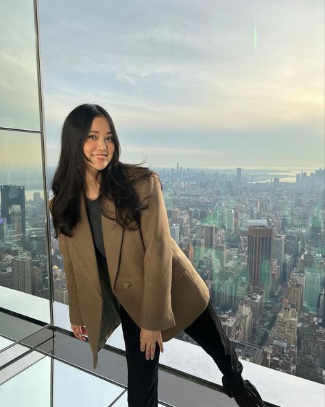 MICHELLE CHOI🖤 on Instagram: “new york city views…😮‍💨👌🏻” Michelle Choi Outfits, Merrill Twins, Michelle Choi, Instagram New York, City Views, City View, Jacket Style, Women's Blazer, York City