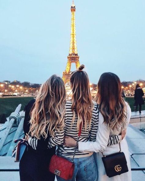 Best Friend Fotos, Bff Pics, Bff Photography, Best Friend Drawings, Three Best Friends, Three Girls, Paris Girl, Best Friend Photography, Best Friend Photoshoot