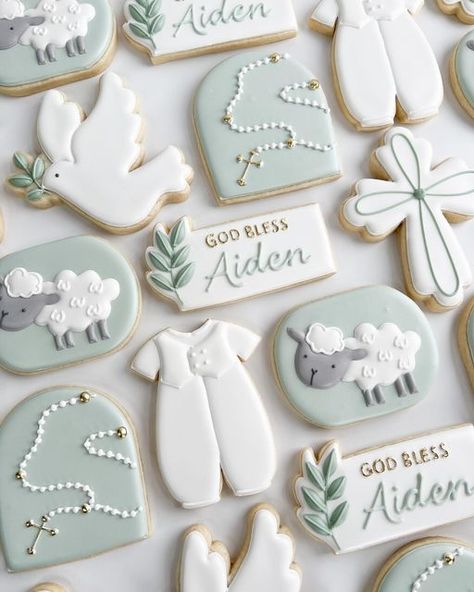 Christening Cookies, Vintage Oven, Baptism Cookies, Baby Buns, Baby Boy Baptism, Cookie Bouquet, Baptism Cake, Baby Baptism, Baptism Party