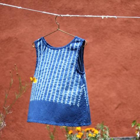 Shibori Clothing, Indigo Clothing, Shibori Designs, Vintage Tie Dye, Shibori Pattern, Tie Dye Crafts, Shibori Dye, Shibori Tie Dye, Indigo Shibori