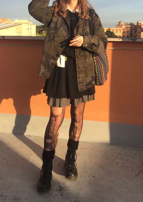 Grunge Camo Outfit, Camo Jacket Aesthetic, Camo Jacket Outfit Aesthetic, Modern Alt Fashion, Distressed Tights Outfits, Alt Outfit Inspo Fem, Fem Alt Outfits, 90s Alt Fashion, Camo Jacket Outfits