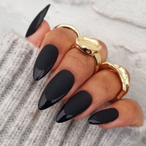 Black Almond Nails, Matte Black Nails, Nagel Tips, Almond Nails Designs, Black Nail Designs, Beautiful Nail Designs, Nails And Makeup, Chic Nails, Dope Nails