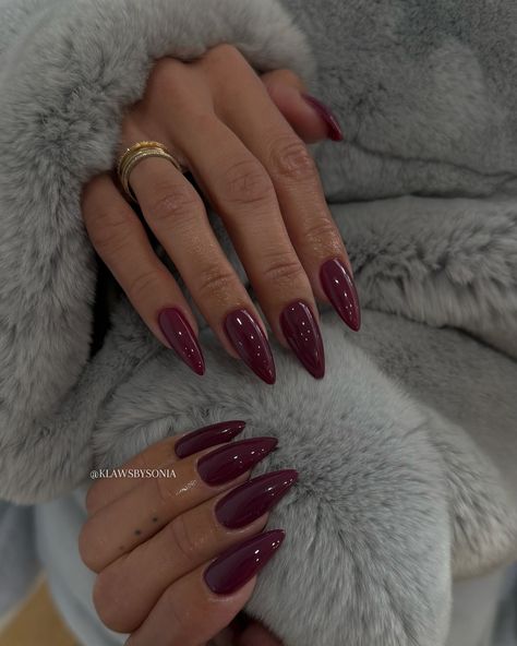 Sonia Sanchez | GelX Nail Artist | 818 San Fernando Valley | New client alert🤍✨ . . . . . . @apresnailofficial almond short #klawsbysonia #apres #apresgelx #gelxnails #gelx #apresnailofficial... | Instagram Rings Coquette, Winter Nails Burgundy, Nails Wine Red, Cherry Red Nails, Ig Nails, Purple Chrome Nails, Red Chrome Nails, Coquette Heart, Nails Burgundy