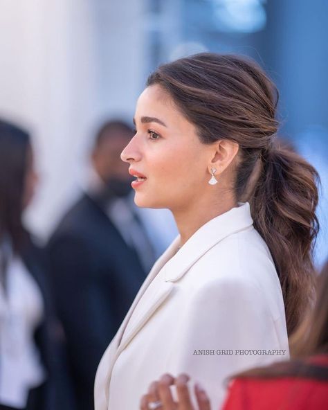 Indian Ponytail Hairstyles Wedding, Alia Bhatt Ponytail Hairstyles, Deepika Ponytail Hairstyles, Saree With Ponytail, Alia Bhatt Bun Hairstyles, Sleek Ponytail Hairstyles Indian Wedding, Ponytail Hairstyles On Lehenga, Alia Bhatt Ponytail, Pony With Saree