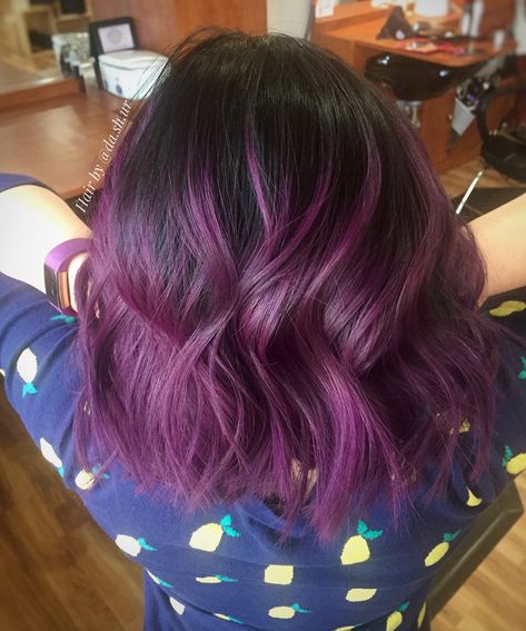 Brown And Purple Hair Balayage, Purple Hair Tips, Purple Highlights Brown Hair, Highlights Brown Hair Short, Shadow Roots Hair, Short Purple Hair, Purple Balayage, Hair Dye Tips, Short Ombre Hair