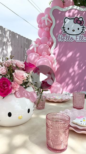 Hello Kitty Table Setting, Sanrio Centerpiece Ideas, Hello Kitty Table Decorations, Hello Kitty Dessert Table, Hello Kitty Centerpiece Ideas, Hello Kitty Sweet 16, Hello Kitty Birthday Party Ideas Cake, Sanrio Birthday Party Ideas, Hello Kitty Picnic