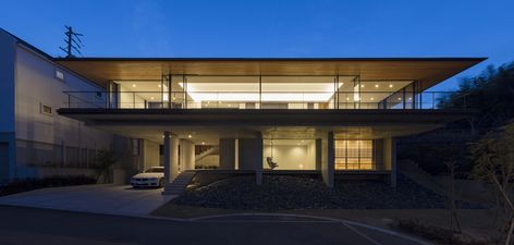 Gallery of Abo Residence / Kidosaki Architects Studio - 6 Forbes Park, Architects Studio, Tatami Room, Brutalist Architecture, Flat Roof, Living Environment, Contemporary House, Photo Studio, Small House