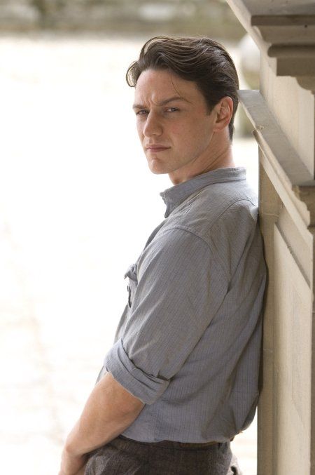 Still of James McAvoy in Atonement James Mcavoy Atonement, Atonement Movie, Juno Temple, Scottish Actors, Charles Xavier, Atonement, James Mcavoy, Keira Knightley, Michael Fassbender