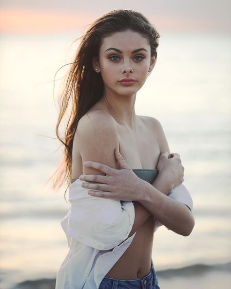 I love Australian summers ☀️ It’s all about the beach, friends, BBQ’s and laughter ❤️ Life is great✌️ #summertime #summer #beach… Meika Wollard, Meika Woolard, Friends Bbq, Meika Woollard, Odeya Rush, Beach Friends, Beach Pictures Poses, Pictures Poses, Beach Photography Poses