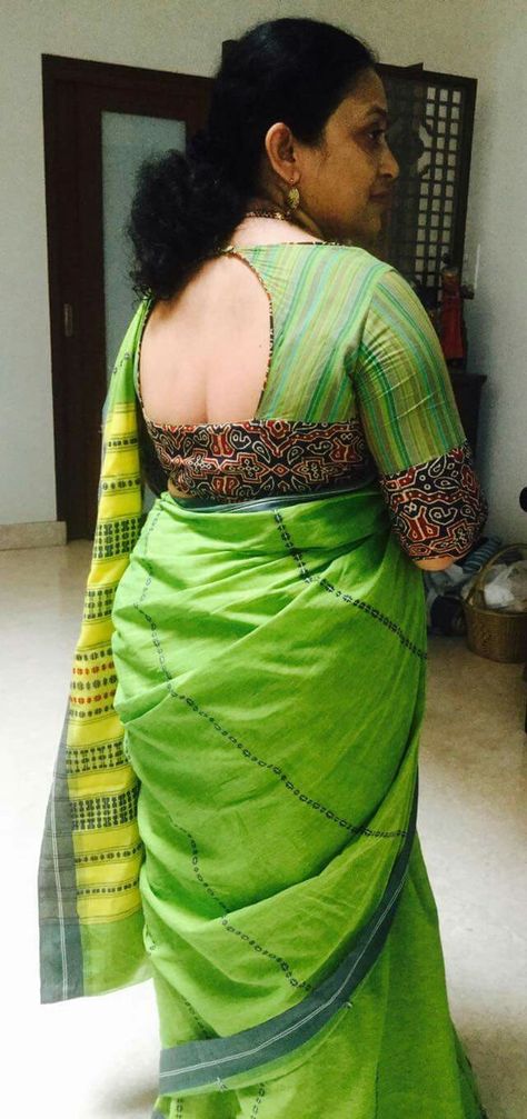 Modest Fall Fashion, Latest Saree Blouse, Kalamkari Blouse, Basic Blouse, Cotton Blouse Design, Saree Blouse Neck Designs, Sari Blouse Designs, Blouse Designs Indian, Silk Saree Blouse Designs