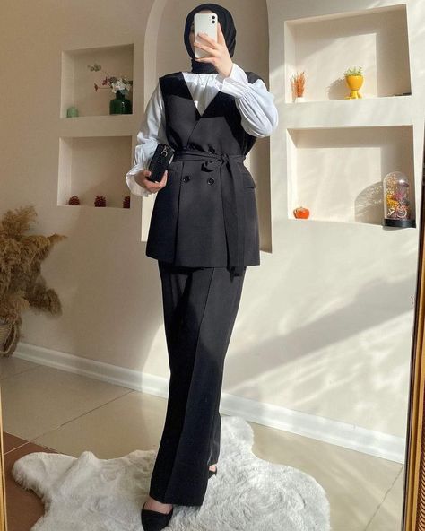 Formal Dresses With Hijab, Hijab Interview Outfit, Muslim Suits Women, Corporate Hijab Work Outfits, Modest Formal Outfits For Work, Professional Hijab Outfits, Formal Look Hijab, Corporate Hijabi Outfit, Formal Suits For Women Hijab