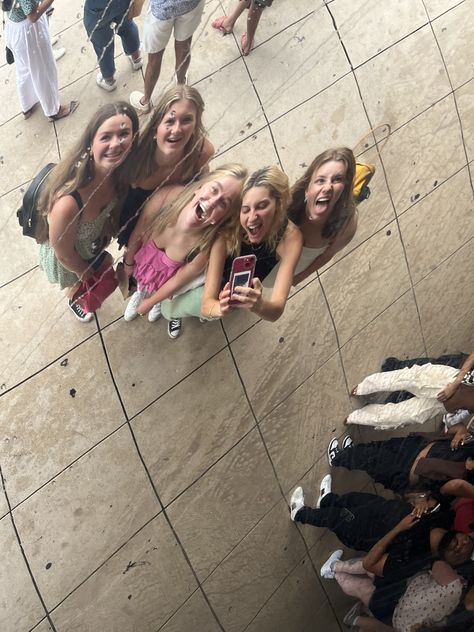 Chicago Spring Break, Chicago Spring Aesthetic, Chicago With Friends, Chicago Aesthetic Summer, Chicago Summer Aesthetic, Chicago Bean Pictures, Chicago In Summer, College Pic, The Bean Chicago