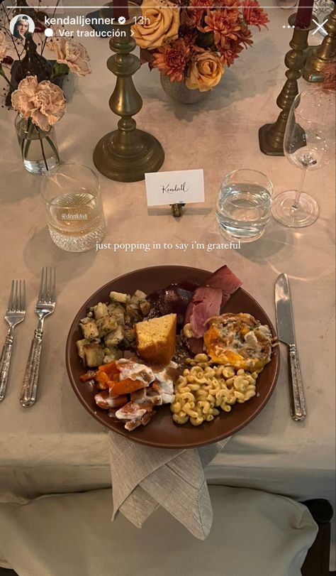 Thanksgiving Plates, Thanksgiving Friendsgiving, Friendsgiving Dinner, Hosting Thanksgiving, Thanksgiving Celebration, Thanksgiving Feast, Table Set Up, Kardashian Jenner, Thanksgiving Table