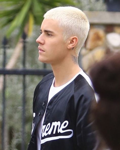 Justin Bieber Haircut, Bieber Haircut, Justin Bieber Hair, Justin Bieber Blonde, Buzz Cut For Men, Buzz Haircut, Justin Bieber Style, Makeup Hacks Beauty Secrets, Justin Bieber Photos