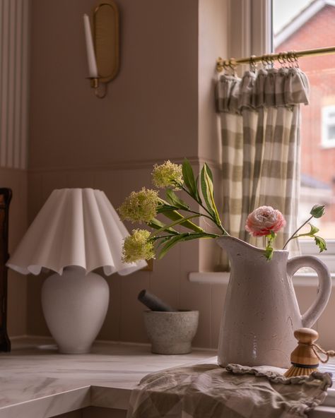 Wow! I've never had as many DMs as I did last night when I posted a pic of my DIY kitchen cafe curtains. You guys went nuts for them. So I thought I'd dedicate a wee post to the gingham kitchen cafe curtains of dreams. The truth is that they are a DIY kitchen project. I used a ruffled gingham tablecloth which I cut to size and hemmed to make curtains the perfect drop for our kitchen window. The pole is a brass 19mm pole from @bandq_uk and the rings with clips were a little bargain buy from ... Gingham Kitchen, Ruffled Tablecloth, Make Curtains, Green Cafe, Diy Kitchen Projects, Gingham Tablecloth, Dark Curtains, Summer Candles, Future Kitchen