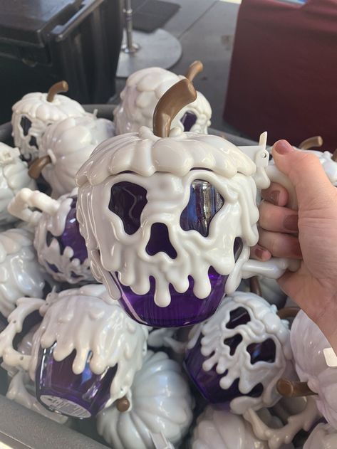 Disney Is Selling A Purple Version Of Their Popular Poison Apple Mug For HalloweenDelish Purple Mugs Aesthetic, Snow White Gift Ideas, Poison Apple Diy, Poison Apple Aesthetic, Poison Apple Mug, Snow White Poison Apple, Flamingo Balloons, Apple Whiskey, Poisoned Apple