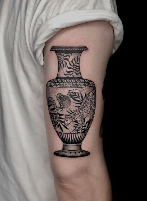 Japanese Vase Tattoo, Vase Tattoos, Vase Tattoo, Greek Vase, Aesthetic Tattoos, Plant Room, Japanese Vase, Mythology Tattoos, Geniale Tattoos