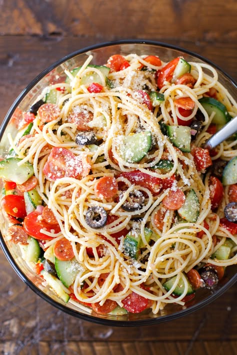 Italian Spaghetti Salad, Spaghetti Pasta Salad, Summer Potluck Recipes, Salad Macaroni, Italian Spaghetti, Resep Pasta, Spaghetti Salad, Pasta Italiana, Resep Salad