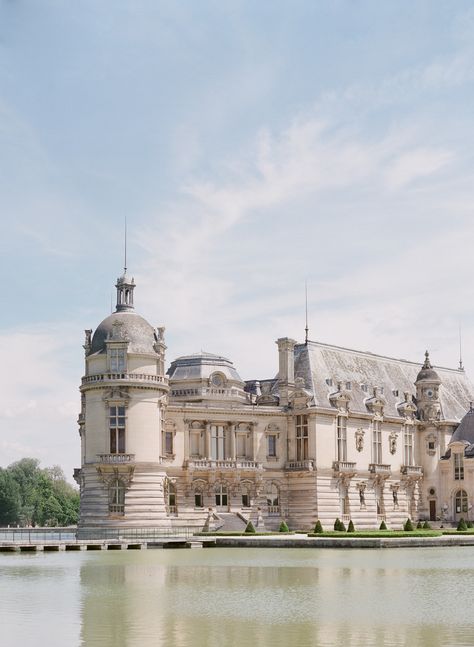 Chantilly Castle, 1800s Wedding, European Wedding Venue, Tuscany Wedding Venue, Romantic And Elegant Wedding, Wedding Chateau, Ireland Wedding Venues, Chateau House, Wedding In France